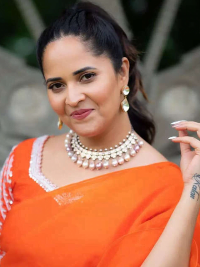 Anasuya Gave a Surprise in an Orange Saree