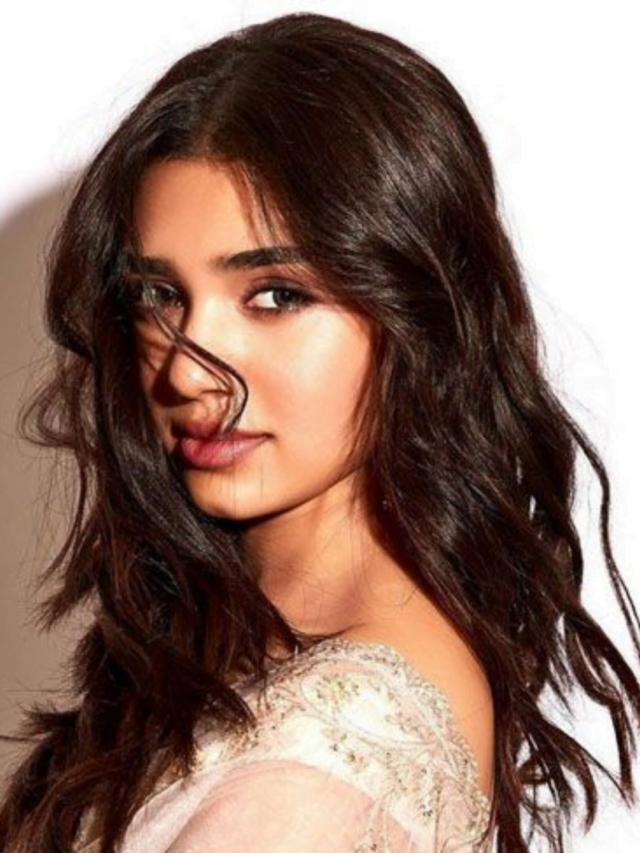 Kriti Shetty Looking Very Beautiful in Ethnic Wear