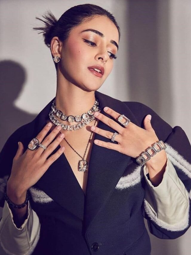 Ananya Panday Ultra Stylish Look in Winter Wear (9)