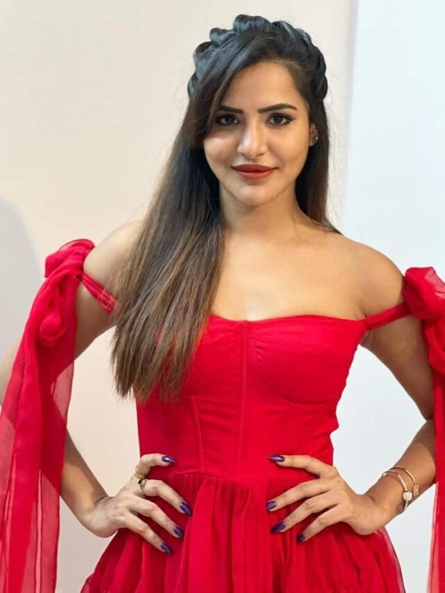 Ashu Reddy in Ravishing Red Dress (6)