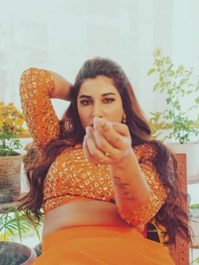 Vishnupriya Bhimeneni Stunning Looks in Orange Choli Lehanga (1)