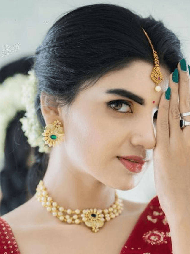 Jabardasth Varsha Adorable Pics in Half Saree