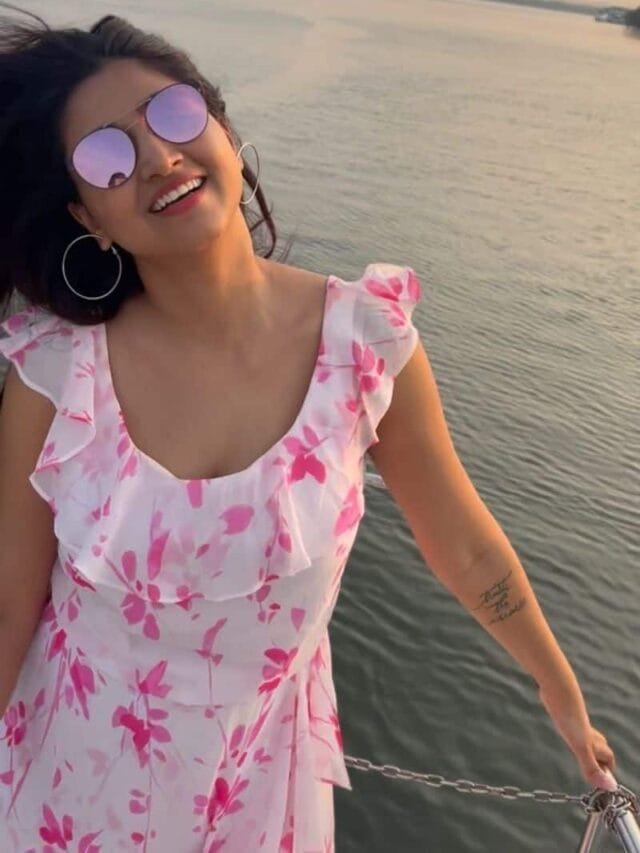 Mind-Blowing Looks of Varshini in Trendy Wear