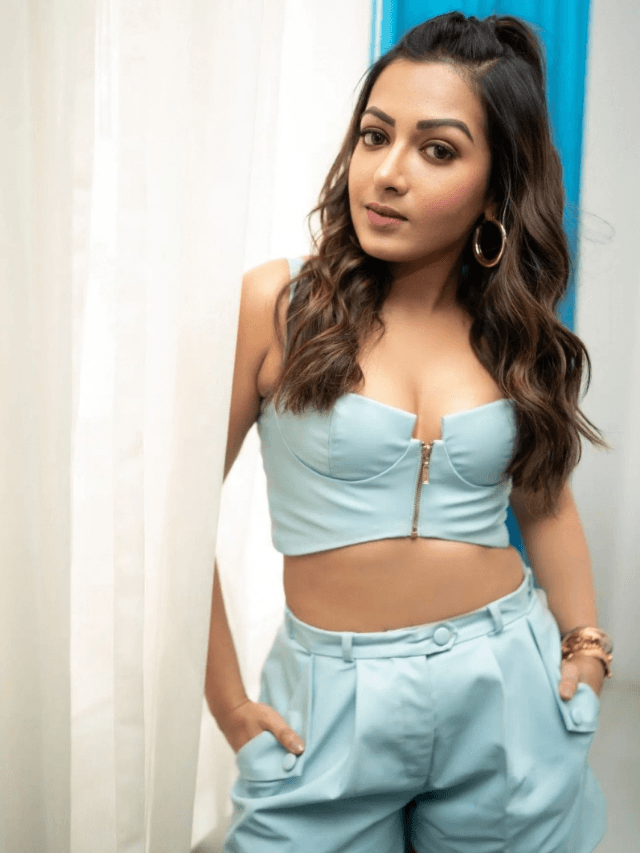 అసలైన అందంతో కేథరిన్ హాట్ షో