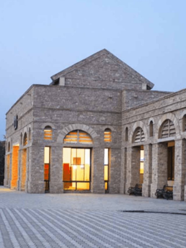 Which is the most expensive school in India and fees?