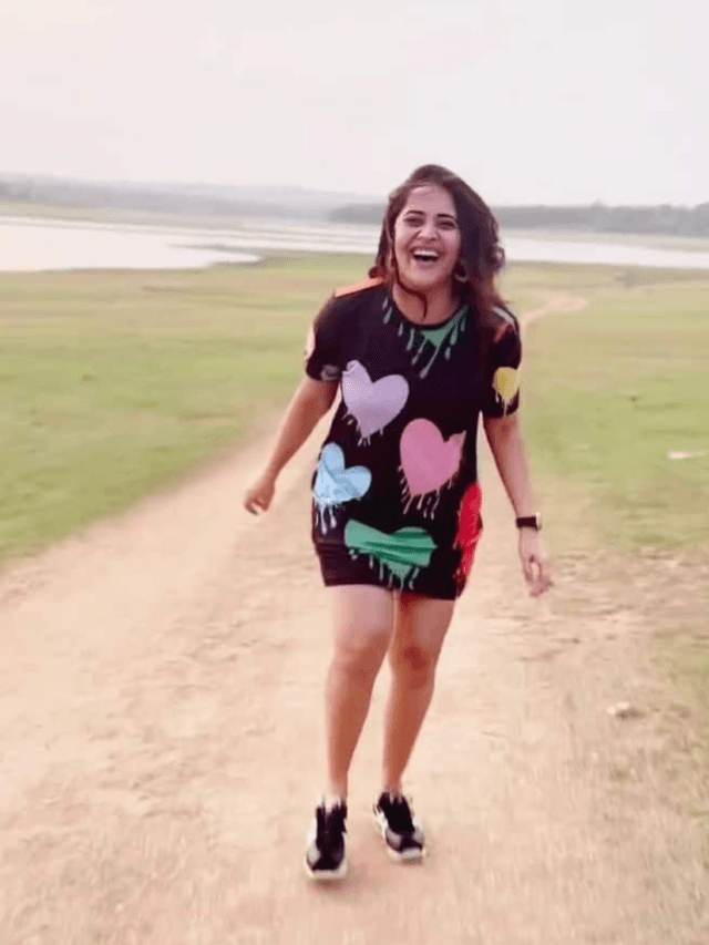 Anasuya Bhardwaj Beautiful Outdoor Pics