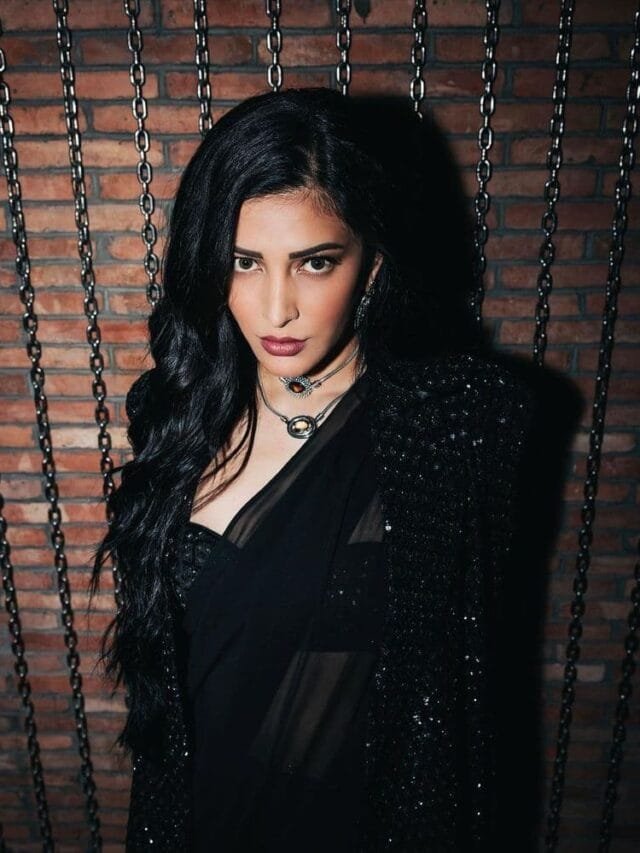 Shruti Haasan Crazy Looks in Black Saree
