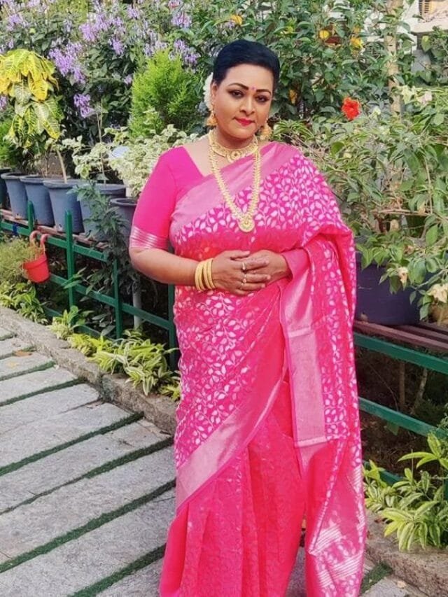 Glamorous Actress Shakila Traditional Avatar